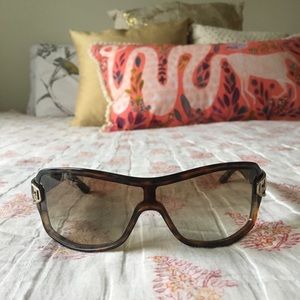 Gucci Tortoise Shell GG 2590/S Buckle Sunglasses